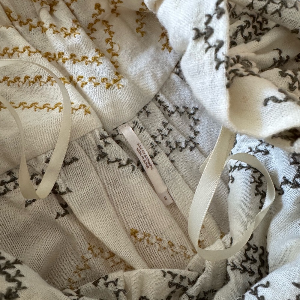 Cream And Gray Patterned Two-Piece Set - image 4